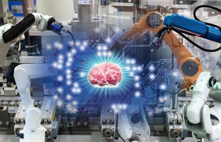 Immagine di ambiente industriale con bracci robotici laterali e, al centro, l’immagine di un cervello umano. L’immagine serve a evocare il concetto di intelligenza artificiale per il controllo dei sistemi industriali.