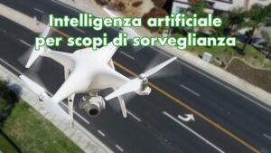 Immagine di drone in volo su rete stradale, con telecamera frontale in evidenza, a esprimere il concetto di intelligenza artificiale per la sorveglianza del territorio.
