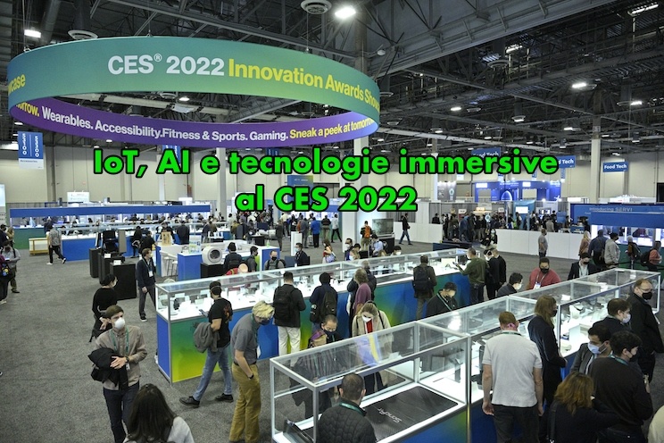 Immagine di uno dei padiglioni all’interno del CES 2022, presso il Las Vegas Convention Center, con i visitatori tra i corridoi e la scritta “IoT, AI e tecnologie immersive al CES 2022” (Fonte: https://www.ces.tech).